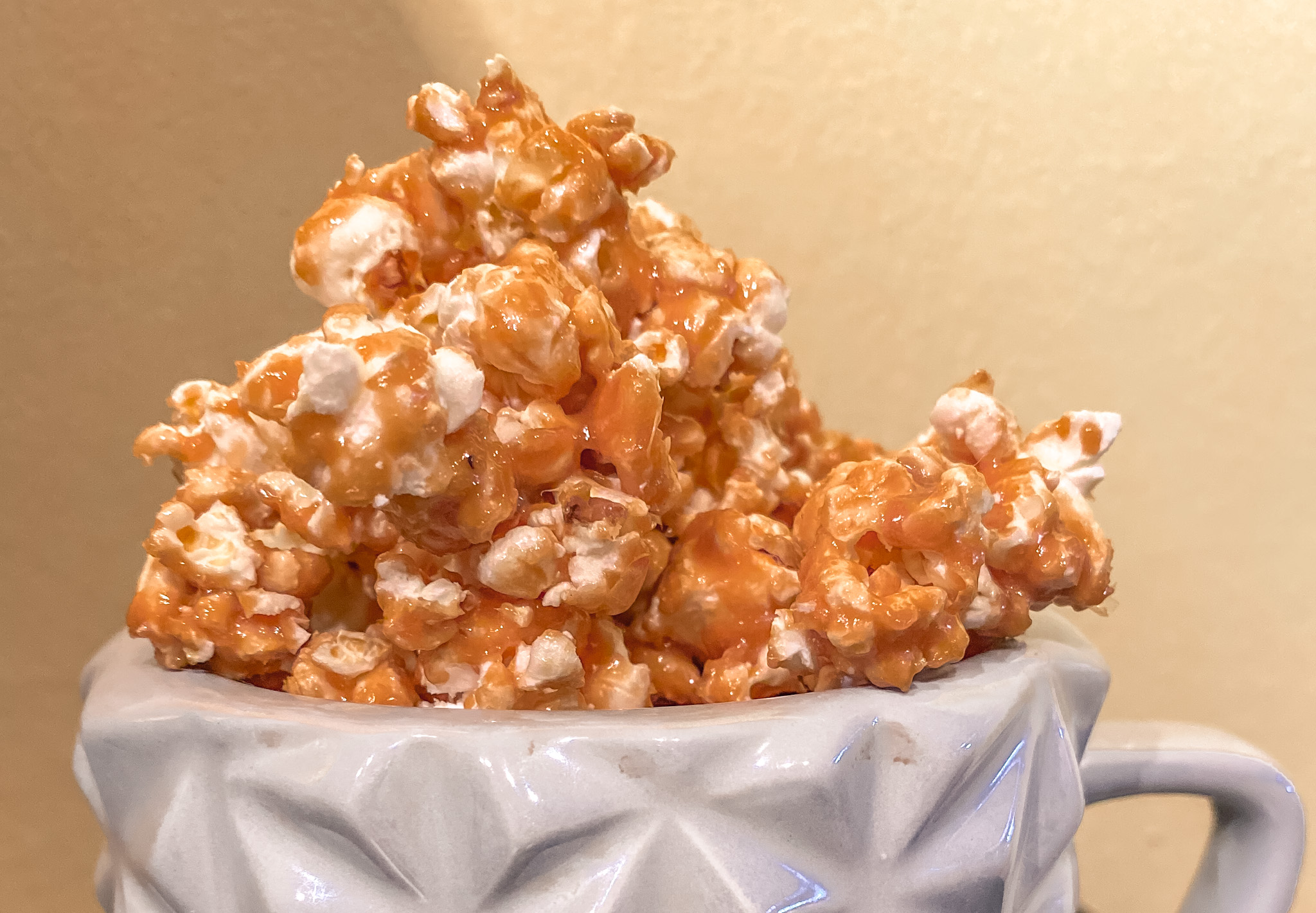 Receta: Cómo hacer las palomitas de maíz (popcorn) de caramelo de Epcot -  Disney Facil