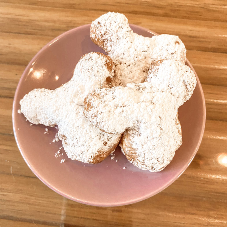 Receta: Buñuelos (beignets) en forma de Mickey